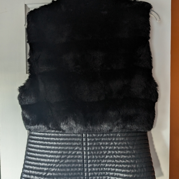 GUESS Faux Fur Black Zip Up Vest Size Medium Glam Punk Rock NYE - Picture 11 of 14